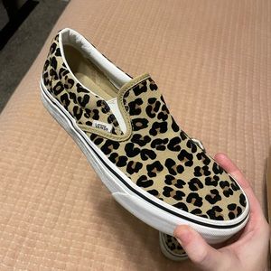 LIGHTLY WORN Vans Slip Ons - Women’s 9.5/Men’s 8
